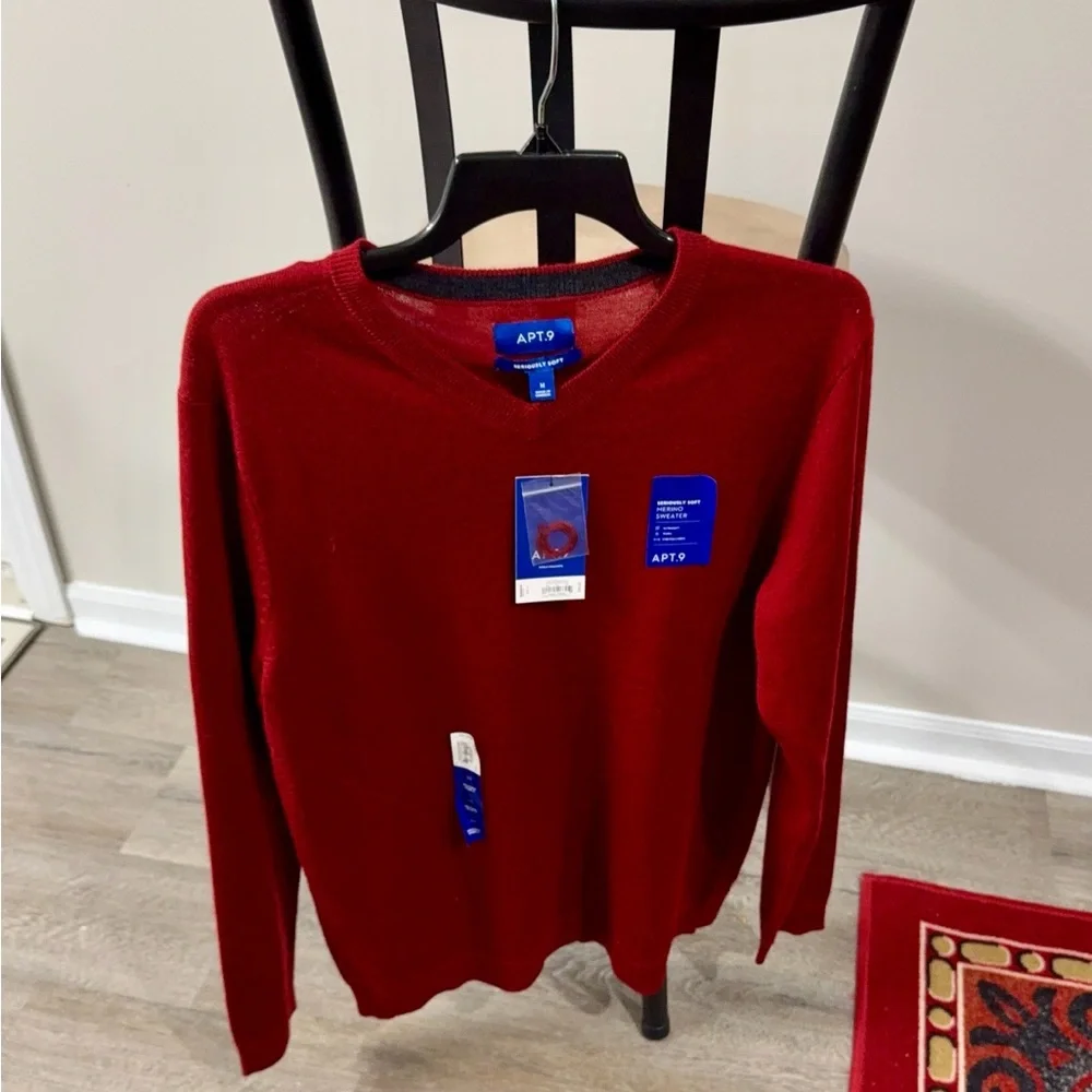 NWT APT 9 Men's MED V-neck Sweater Rust Lightweight. Great to dress up or down